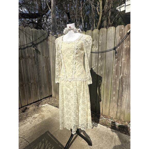 Vintage 70's Greenco Maid Wedding Dress Ivory Lace With Veil Long Sleeve Size 4 - Picture 10 of 16